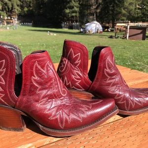 Ariat® Ladies Dixon Sangria Red Western Shortie Boots